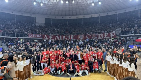 ZVEZDA ODBRANILA ŽUĆKOVU LEVICU: Crveno-beli proslavili trofej Kupa Radivoja Koraća (FOTO)