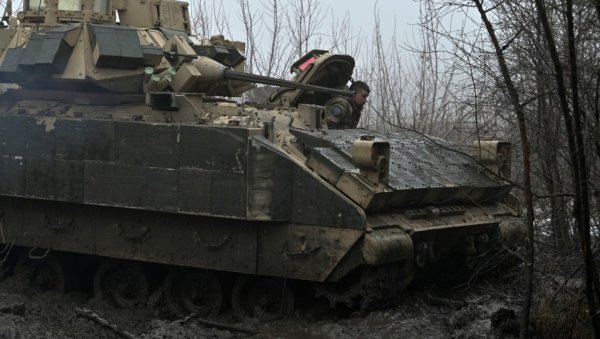 ЧИНИ СЕ ДА НЕЋЕ МОЋИ ДА ЗАУСТАВЕ РУСЕ Бивши амерички обавештајац: Украјинске снаге пребациле у Харков последње резерве ЧИНИ СЕ ДА НЕЋЕ МОЋИ ДА ЗАУСТАВЕ РУСЕ Бивши амерички обавештајац: Украјинске снаге пребациле у Харков последње резерве
