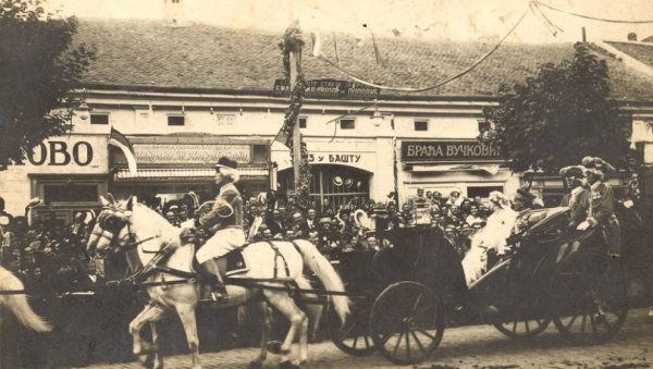 НЕ МОЖЕ И ВОЈВОДИНА И ОПАКЛИЈА: Житељи Србобрана су, у складу са именом вароши, велики родољуби, али и посебна фела људи НЕ МОЖЕ И ВОЈВОДИНА И ОПАКЛИЈА: Житељи Србобрана су, у складу са именом вароши, велики родољуби, али и посебна фела људи