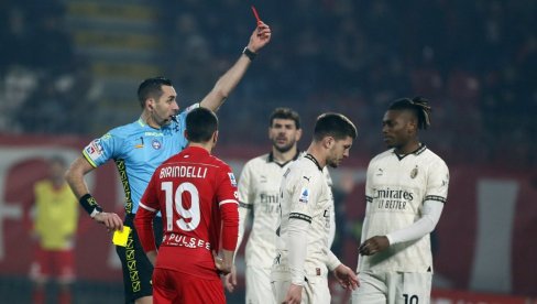 IZDAJNIK JOVIĆ (NE) IGRA PROTIV RENA: Milan ima tri gola prednosti, ali navijače žuljaju dve neprijatne trojke primljene od Francuza