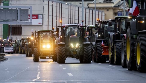 TALAS PROTESTA NE STAJE, TRAKTORI PONOVO NA ULICAMA: Kolone nezadovoljnih poljoprivrednika okupirale još jednu evropsku prestonicu (FOTO)
