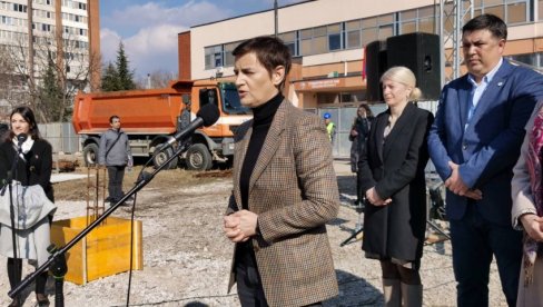 PREMIJERKA NA POLAGANJU KAMENA TEMELJCA ZA NAUČNO-TEHNOLOŠKI PARK Brnabićeva iz Niša najavila: Nova ulaganja za studente i naučnike (VIDEO) PREMIJERKA NA POLAGANJU KAMENA TEMELJCA ZA NAUČNO-TEHNOLOŠKI PARK Brnabićeva iz Niša najavila: Nova ulaganja za studente i naučnike (VIDEO)