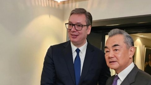 NASTAVIĆEMO DA PODRŽAVAMO SRBIJU: Kineski šef diplomatije - Vučić će voditi srpski narod ka većim dostignućima NASTAVIĆEMO DA PODRŽAVAMO SRBIJU: Kineski šef diplomatije - Vučić će voditi srpski narod ka većim dostignućima
