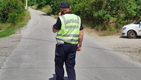 NASRNUO NA POLICAJCA, PA ODBIO ALKOTEST: Priveden Čačanin, sledi mu prekršajna prijava NASRNUO NA POLICAJCA, PA ODBIO ALKOTEST: Priveden Čačanin, sledi mu prekršajna prijava