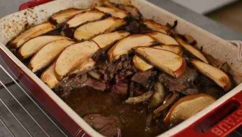 OVO JE IDEALAN RECEPT ZA ŠTEDLJIVE DOMAĆICE: DŽigerica pečena sa jabukama (VIDEO) OVO JE IDEALAN RECEPT ZA ŠTEDLJIVE DOMAĆICE: DŽigerica pečena sa jabukama (VIDEO)