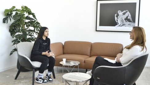 PAVLINA GOST NOVOSTI: Devojčica anđeoskog glasa otkriva koja je njena najveća želja (VIDEO) PAVLINA GOST NOVOSTI: Devojčica anđeoskog glasa otkriva koja je njena najveća želja (VIDEO)