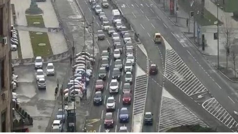 VOZAČI, NAORUŽAJTE SE STRPLJENJEM: Evo gde su najveće gužve u prestonici, ako možete izbegavajte ove delove grada (FOTO) VOZAČI, NAORUŽAJTE SE STRPLJENJEM: Evo gde su najveće gužve u prestonici, ako možete izbegavajte ove delove grada (FOTO)