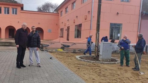 NOVI IZGLED CENTRA SELA: Izbište, kod Vršca, dobilo novi plato, uskoro i dva igrališta NOVI IZGLED CENTRA SELA: Izbište, kod Vršca, dobilo novi plato, uskoro i dva igrališta