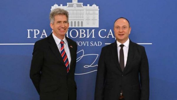 ТРГОВИНСКА РАЗМЕНА ПРЕМАШИЛА МИЛИЈАРДУ ФУНТИ ГОДИШЊЕ: Састанак градоначелника Новог Сада и амбасадора Велике Британије ТРГОВИНСКА РАЗМЕНА ПРЕМАШИЛА МИЛИЈАРДУ ФУНТИ ГОДИШЊЕ: Састанак градоначелника Новог Сада и амбасадора Велике Британије