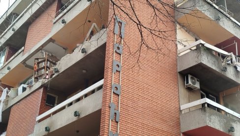 KRVAVU JU JE ODVEZLA HITNA POMOĆ: U stravičnoj eksploziji u Paraćinu, teško povređena još jedna žena (FOTO) KRVAVU JU JE ODVEZLA HITNA POMOĆ: U stravičnoj eksploziji u Paraćinu, teško povređena još jedna žena (FOTO)