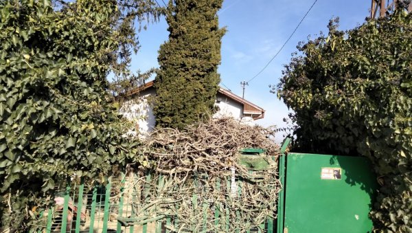 НИЈЕ СМЕО ДА ЈОЈ ПРИЂЕ НА МАЊЕ 100 МЕТАРА: Бранислав Р. (48), осумњичен да је убио супругу и ташту, два пута осуђиван због насиља у породици НИЈЕ СМЕО ДА ЈОЈ ПРИЂЕ НА МАЊЕ 100 МЕТАРА: Бранислав Р. (48), осумњичен да је убио супругу и ташту, два пута осуђиван због насиља у породици