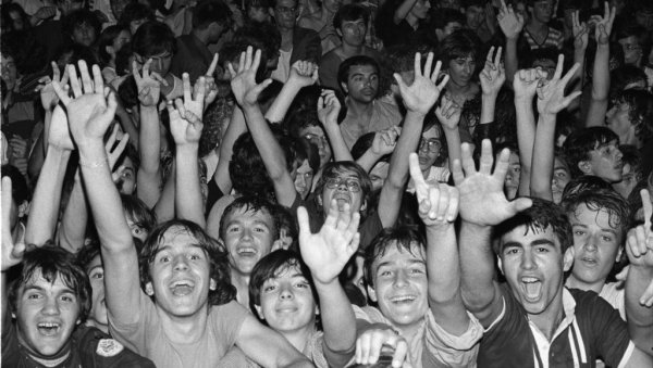 ОД АБЕ И ЗАПЕ ДО ИДОЛА: Рок фотографије Хајсберта Ханекрота и Горанке Матић у Галерији ДОТС ОД АБЕ И ЗАПЕ ДО ИДОЛА: Рок фотографије Хајсберта Ханекрота и Горанке Матић у Галерији ДОТС