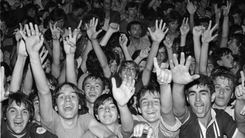 ОД АБЕ И ЗАПЕ ДО ИДОЛА: Рок фотографије Хајсберта Ханекрота и Горанке Матић у Галерији ДОТС ОД АБЕ И ЗАПЕ ДО ИДОЛА: Рок фотографије Хајсберта Ханекрота и Горанке Матић у Галерији ДОТС