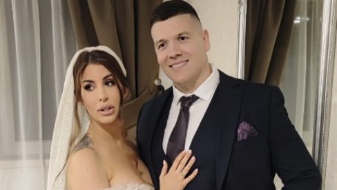 STIŽE JOŠ JEDNA BEBA U DOM RADANOVIĆA? Slobina Jelena spomenula prinovu, Slobodanova reakcija pokrenula glasine o trudnoći (FOTO/VIDEO) STIŽE JOŠ JEDNA BEBA U DOM RADANOVIĆA? Slobina Jelena spomenula prinovu, Slobodanova reakcija pokrenula glasine o trudnoći (FOTO/VIDEO)