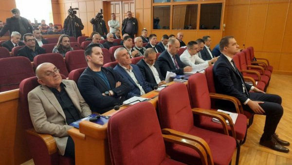 БУРНА СЕДНИЦА СКУПШТИНЕ ГРАДА ТРЕБИЊА: Избори и инвестиције? БУРНА СЕДНИЦА СКУПШТИНЕ ГРАДА ТРЕБИЊА: Избори и инвестиције?