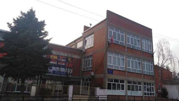 УЛАЖУ 13 МИЛИОНА: Покрајина помаже обнову школа у Кикинди УЛАЖУ 13 МИЛИОНА: Покрајина помаже обнову школа у Кикинди