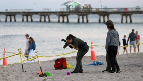 UŽAS NA FLORIDI: Deca kopala rupu na plaži, pesak se urušio i ubio devojčicu UŽAS NA FLORIDI: Deca kopala rupu na plaži, pesak se urušio i ubio devojčicu