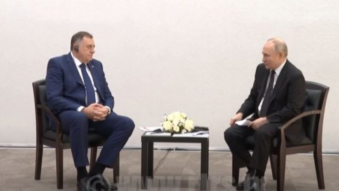 PREDSEDNIK RS NA FORUMU U SANKT PETERBURGU   Dodik opet sa Putinom