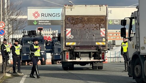 РАТАРИ ДИГЛИ ЕВРОПУ НА НОГЕ: Бес пољопривредника, после краћег смиривања, поново кипти РАТАРИ ДИГЛИ ЕВРОПУ НА НОГЕ: Бес пољопривредника, после краћег смиривања, поново кипти