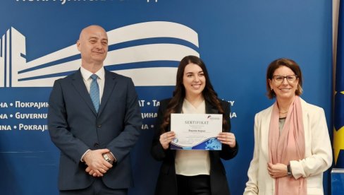 U KORAK SA SA SVETSKIM DESTINACIJAMA: Turistički vodiči u Novom Sadu položili obuku (FOTO) U KORAK SA SA SVETSKIM DESTINACIJAMA: Turistički vodiči u Novom Sadu položili obuku (FOTO)