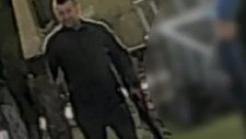 KRVOPROLIĆE U BOSNI: Išao kroz selo i pucao, pobijene pse utovario u kolica KRVOPROLIĆE U BOSNI: Išao kroz selo i pucao, pobijene pse utovario u kolica