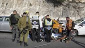 PRVI SNIMCI NAPADA NA AUTO-PUTU KOD JERUSALIMA: Izašli i počeli da pucaju po automobilima u koloni (FOTO/VIDEO) PRVI SNIMCI NAPADA NA AUTO-PUTU KOD JERUSALIMA: Izašli i počeli da pucaju po automobilima u koloni (FOTO/VIDEO)