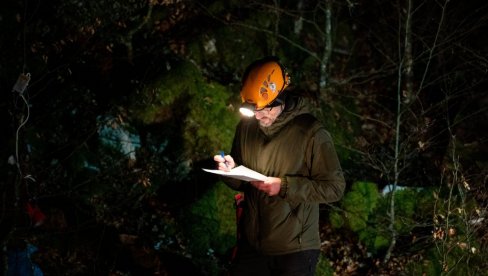 DOBRE VESTI IZ SLOVENIJE: Spasen speleolog koji je upao u pećinu