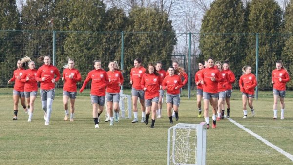 ОРЛИЦЕ ЗА ПЛЕЈ-ОФ: Женска фудбалска репрезентација у Словачкој ОРЛИЦЕ ЗА ПЛЕЈ-ОФ: Женска фудбалска репрезентација у Словачкој