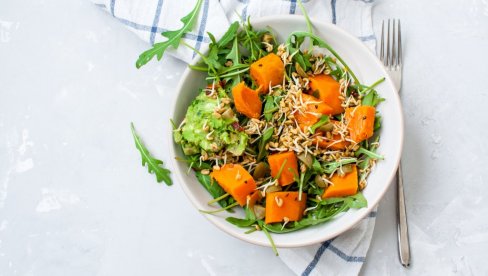 RECEPT JEDNOSTAVAN, A UKUS SAVRŠEN: Osvežavajuća salata od šargarepe postaće vaš omiljeni dodatak glavnim jelima! RECEPT JEDNOSTAVAN, A UKUS SAVRŠEN: Osvežavajuća salata od šargarepe postaće vaš omiljeni dodatak glavnim jelima!