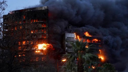 ТРАГЕДИЈА У ВАЛЕНСИЈИ: Ватра прогутала солитер, броје се мртви (ФОТО/ВИДЕО)
