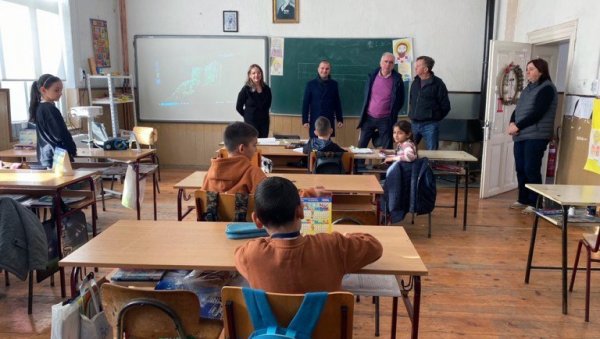 ДИМ И ПЕПЕО ПРОШЛОСТ: Ученици у мачванском Раденковићу добили најсавременије грејање у школи ДИМ И ПЕПЕО ПРОШЛОСТ: Ученици у мачванском Раденковићу добили најсавременије грејање у школи