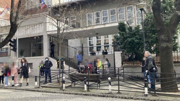 ЧИТАЛА САМ ПОРУКЕ РОДИТЕЉА, А НИСУ МИ ДАЛИ ДА ОДГОВАРАМ: Сведочење директорке ОШ Владисав Рибникар о масакру ЧИТАЛА САМ ПОРУКЕ РОДИТЕЉА, А НИСУ МИ ДАЛИ ДА ОДГОВАРАМ: Сведочење директорке ОШ Владисав Рибникар о масакру
