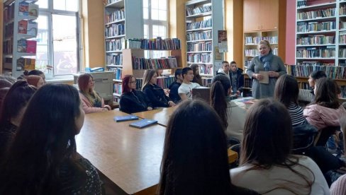 OBELEŽILI DAN MATERNJEG JEZIKA: Predstavljanje knjiga Lingvističke sekcije u paraćinskoj biblioteci OBELEŽILI DAN MATERNJEG JEZIKA: Predstavljanje knjiga Lingvističke sekcije u paraćinskoj biblioteci
