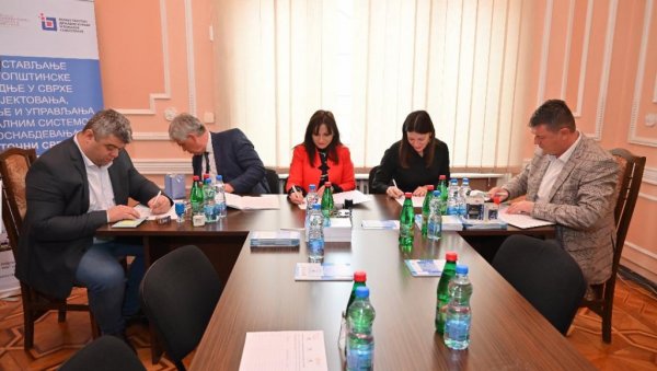 ВИШЕ ВОДЕ ЗА 65 НАСЕЉА: Најављено боље снабдевање Руме, Пећинаца, ирига, Старе Пазове и Инђије ВИШЕ ВОДЕ ЗА 65 НАСЕЉА: Најављено боље снабдевање Руме, Пећинаца, ирига, Старе Пазове и Инђије