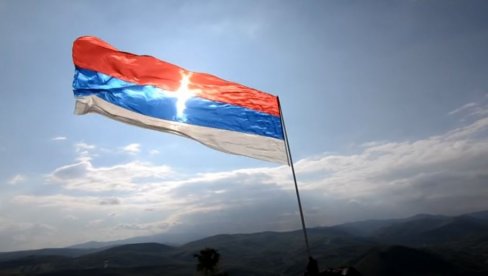 SKINUTA SRPSKA TROBOJKA SA TVRĐAVE ZVEČAN: Kurtijeva policija nema saznanja - ne zna se ko je i kada uklonio zastavu (FOTO) SKINUTA SRPSKA TROBOJKA SA TVRĐAVE ZVEČAN: Kurtijeva policija nema saznanja - ne zna se ko je i kada uklonio zastavu (FOTO)