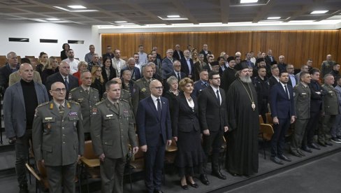 BEZ LJUDI NEMA FABRIKE, BEZ LJUDI NEMA REZULTATA: Ministar Vučević na svečanosti povodom 85 godina HK „Krušik“ u Valjevu (FOTO) BEZ LJUDI NEMA FABRIKE, BEZ LJUDI NEMA REZULTATA: Ministar Vučević na svečanosti povodom 85 godina HK „Krušik“ u Valjevu (FOTO)