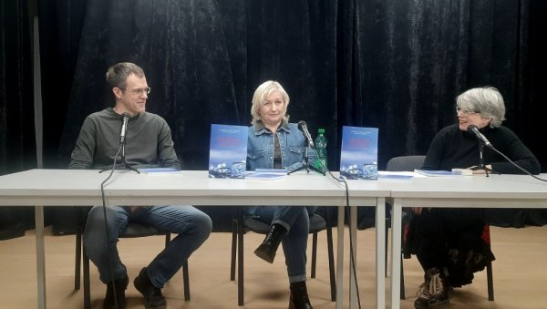 ДА ЛИ ЈЕ МИРЈАНА НОВАКОВИЋ НАШ ТОМАС ПИНЧОН: О домаћој и англофоној фантастици Владислава Гордић Петковић и Младен Јаковљевић ДА ЛИ ЈЕ МИРЈАНА НОВАКОВИЋ НАШ ТОМАС ПИНЧОН: О домаћој и англофоној фантастици Владислава Гордић Петковић и Младен Јаковљевић