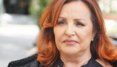 ANA BEKUTA OTIŠLA NA PODMLAĐIVANJE: Evo šta je uradila sa licem (FOTO) ANA BEKUTA OTIŠLA NA PODMLAĐIVANJE: Evo šta je uradila sa licem (FOTO)