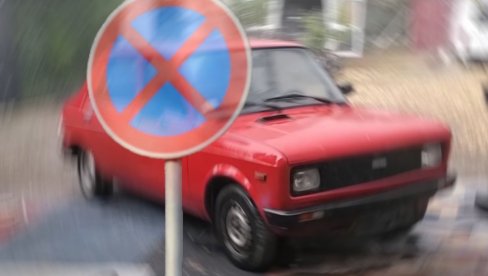 AKO SU JOJ PISALI KAZNU, JA PLAĆAM! Nepropisno parkirala stojadina, pa ostavila HIT poruku (FOTO) AKO SU JOJ PISALI KAZNU, JA PLAĆAM! Nepropisno parkirala stojadina, pa ostavila HIT poruku (FOTO)