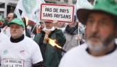 ИСТЕ ЦЕНЕ ЗА ЦЕЛУ ЕВРОПУ: Протест на Међународном сајму пољопривреде у Паризу ИСТЕ ЦЕНЕ ЗА ЦЕЛУ ЕВРОПУ: Протест на Међународном сајму пољопривреде у Паризу