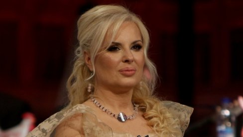 ЛЕА КИВНА: Спавала са десет мушкараца, а мене сматра колегиницом ЛЕА КИВНА: Спавала са десет мушкараца, а мене сматра колегиницом