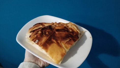 NAPRAVITE NAJBRŽI DOMAĆI BUREK: Savršen doručak, a idealan recept i za one koji nisu vešti u kuhinji (FOTO) NAPRAVITE NAJBRŽI DOMAĆI BUREK: Savršen doručak, a idealan recept i za one koji nisu vešti u kuhinji (FOTO)