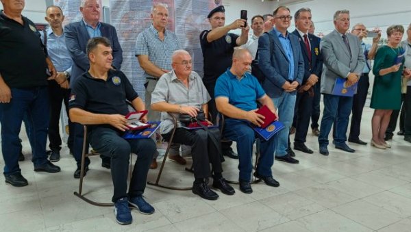 УЛИЦЕ КОЛЕГАМА СТРАДАЛИМ НА КИМ: Иницијатива ветерана посебних јединица полиције у Врању и Владичином Хану УЛИЦЕ КОЛЕГАМА СТРАДАЛИМ НА КИМ: Иницијатива ветерана посебних јединица полиције у Врању и Владичином Хану
