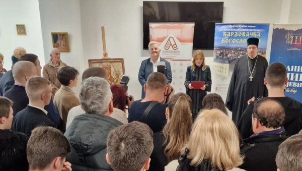 НАЈСТАРИЈУ ДОНЕЛА ВЕЛИКА СЕОБА СРБА: Поводом јубилеја Карловачке богословије у Архиву Војводине изложене књиге и иконе НАЈСТАРИЈУ ДОНЕЛА ВЕЛИКА СЕОБА СРБА: Поводом јубилеја Карловачке богословије у Архиву Војводине изложене књиге и иконе