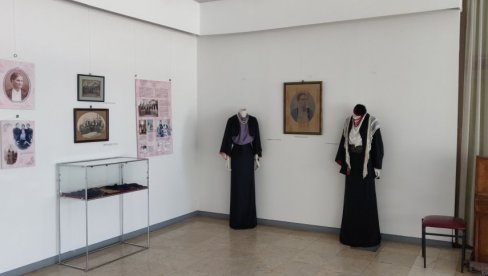 USPOMENE NA PROŠLA VREMENA: Nostalgična izložba u vrnjačkom Zamku kulture (FOTO) USPOMENE NA PROŠLA VREMENA: Nostalgična izložba u vrnjačkom Zamku kulture (FOTO)