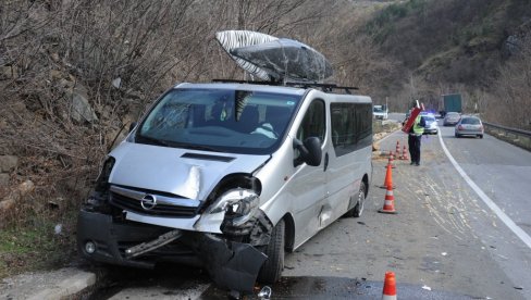 POVREĐENI KAJAKAŠI: Saobraćajna nezgoda u Magliču na Ibarskoj magistrali (FOTO) POVREĐENI KAJAKAŠI: Saobraćajna nezgoda u Magliču na Ibarskoj magistrali (FOTO)