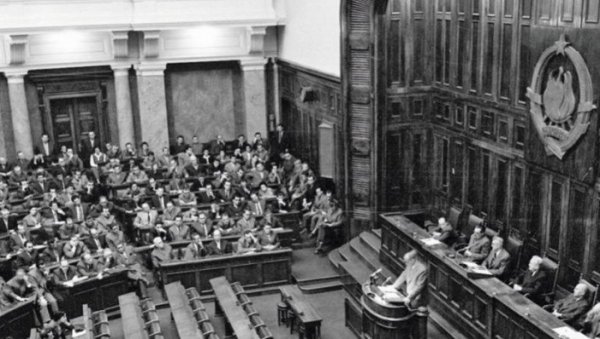 СУСРЕТ СА ИСТОРИЈОМ - Србија платила највећу цену Уставних промена: Пола века од доношења устава из 1974. СУСРЕТ СА ИСТОРИЈОМ - Србија платила највећу цену Уставних промена: Пола века од доношења устава из 1974.