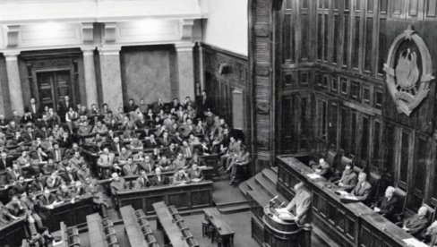 SUSRET SA ISTORIJOM - Srbija platila najveću cenu Ustavnih promena: Pola veka od donošenja ustava iz 1974. SUSRET SA ISTORIJOM - Srbija platila najveću cenu Ustavnih promena: Pola veka od donošenja ustava iz 1974.