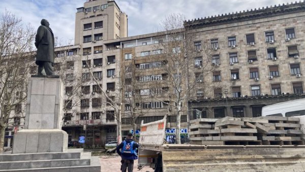 НОВО ОСВЕТЉЕЊЕ И ВРАЋАЊЕ СТАРОГ СЈАЈА: Почела обнова Трга Николе Пашића - планиран завршетак у октобру (ФОТО/ВИДЕО) НОВО ОСВЕТЉЕЊЕ И ВРАЋАЊЕ СТАРОГ СЈАЈА: Почела обнова Трга Николе Пашића - планиран завршетак у октобру (ФОТО/ВИДЕО)
