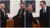 ПОЧЕЛЕ КОНСУЛТАЦИЈЕ О МАНДАТАРУ: Вучић разговарао са Камберијем и Николићем (ФОТО) ПОЧЕЛЕ КОНСУЛТАЦИЈЕ О МАНДАТАРУ: Вучић разговарао са Камберијем и Николићем (ФОТО)
